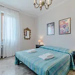 Guesthost - Lovely X5 With Terrace Appartement *