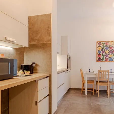 Guesthost - Lovely X5 With Terrace * Turin