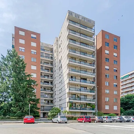 Guesthost - Lovely X5 With Terrace * Turin