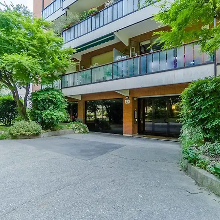 Guesthost - Lovely X5 With Terrace Turin