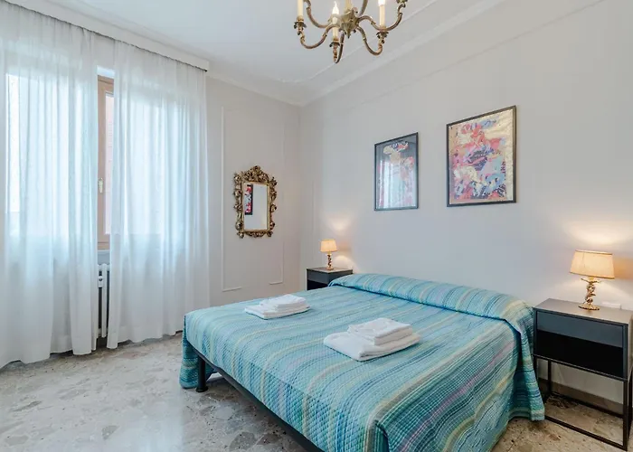 Guesthost - Lovely X5 With Terrace Apartment *