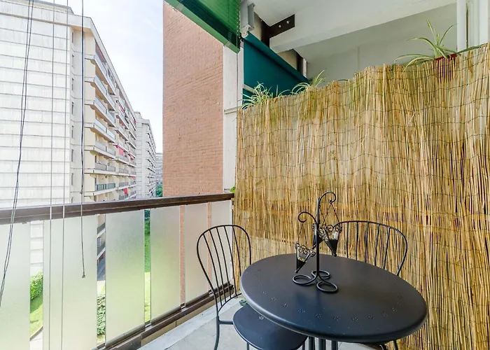 Guesthost - Lovely X5 With Terrace Apartament